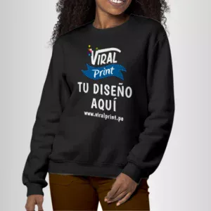 Polera cuello redondo negro para mujer con estampado personalizado